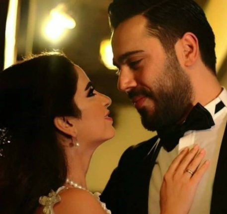 بالصور بحضور النجوم.. ممثلة سورية تتزوج من إيراني وفستان الزفاف جريء