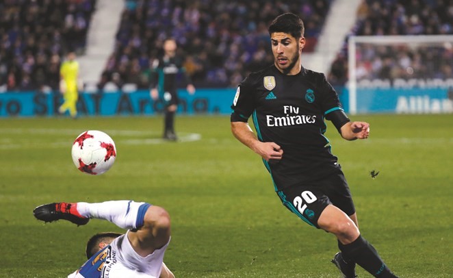 لاعب ريال مدريد ماركو أسينسيو سجل هدف المباراة الوحيد	(رويترز)﻿