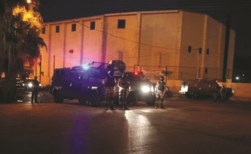 صورة ارشيفية للسفارة الاسرائيلية عقب وقوع الحادث في يوليو الماضي ﻿