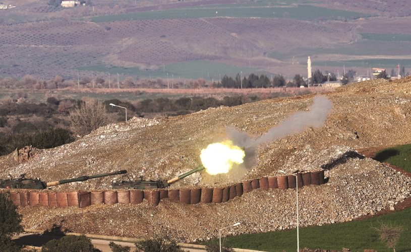 المدفعية التركية تقصف مواقع الميليشيات الكردية في عفرين تمهيدا للعملية العسكرية	(أ.پ)﻿
