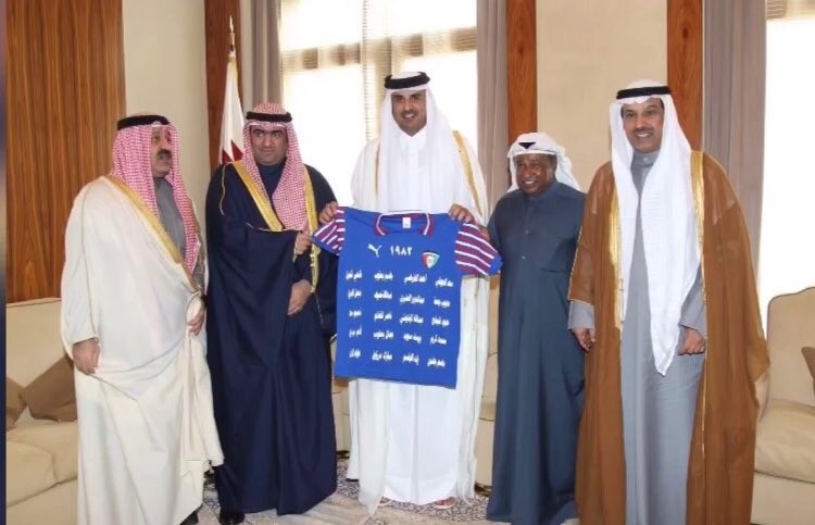 أمير قطر بحث والروضان العلاقات الثنائية في مجالي الشباب والرياضة