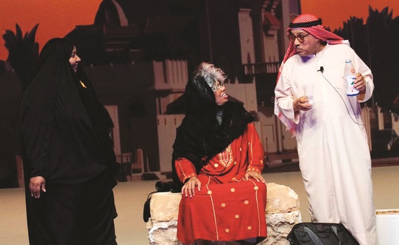 غانم السليطي وهدية سعيد وفهد القريشي في مسرحية شللي يصير﻿