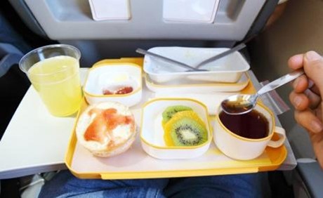 حذار وجبات الطعام على متن الطائرة.. والسبب!
