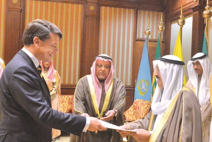 صاحب السمو يتسلم أوراق اعتماد سفير السويد هنريك لاندر هولم ﻿