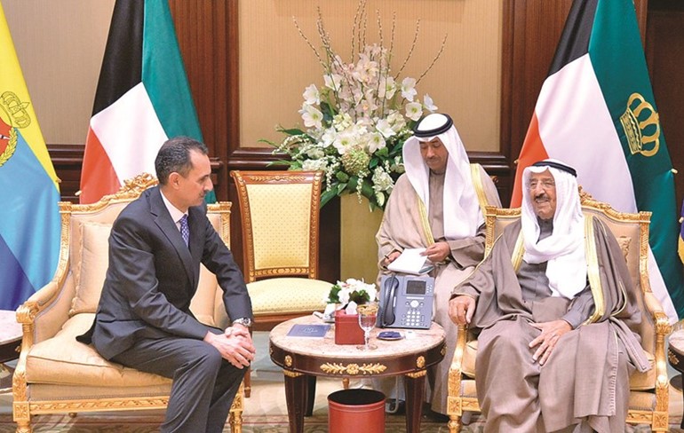 صاحب السمو الأمير الشيخ صباح الأحمد مستقبلا السفير الأردني لدى البلاد صقر أبو شتال ﻿