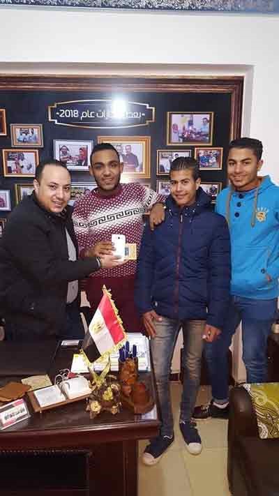 بهذه الطريقة الذكية.. مصري أعاد آلاف الهواتف المسروقة لأصحابها