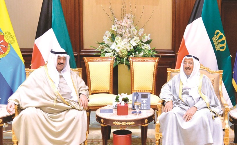 صاحب السمو الأمير الشيخ صباح الأحمد مستقبلا سمو الشيخ ناصر المحمد﻿