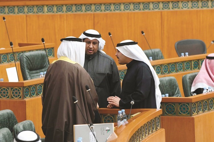 سمو رئيس الوزراء الشيخ جابر المبارك والحميدي السبيعي وأحمد الفضل﻿