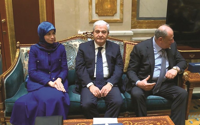 الوزراء اللبنانيون عناية عز الدين وأيمن شقير وجمال الجراح﻿