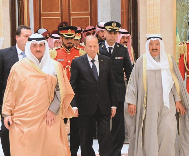 صاحب السمو الأمير والرئيس اللبناني ويبدو الشيخ خالد العبدالله﻿