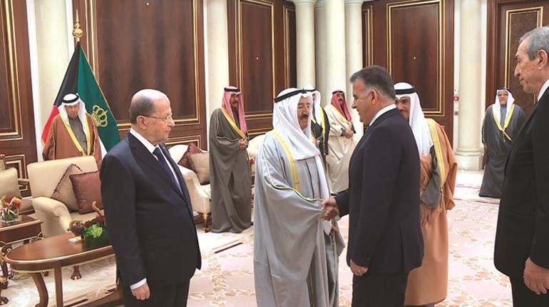 صاحب السمو مصافحا اللواء عباس ابراهيم﻿