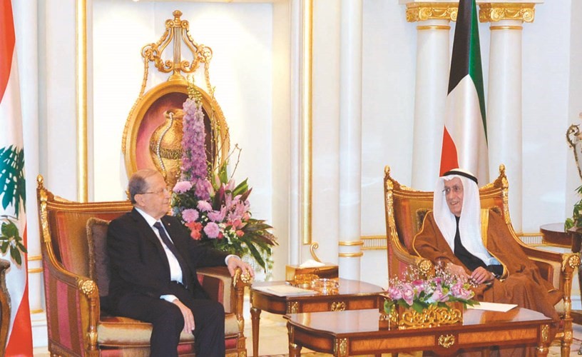 الرئيس اللبناني العماد ميشال عون مستقبلا عبداللطيف الحمد﻿