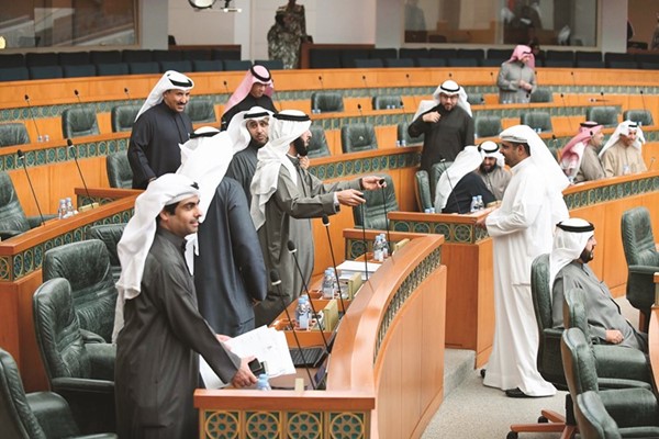  ﻿النواب قبل رفع الجلسة بشكل نهائي﻿