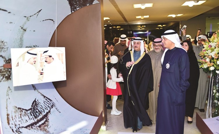 اليوحة والدويش وحسين المفيدي في معرض الراحل علي المفيدي﻿