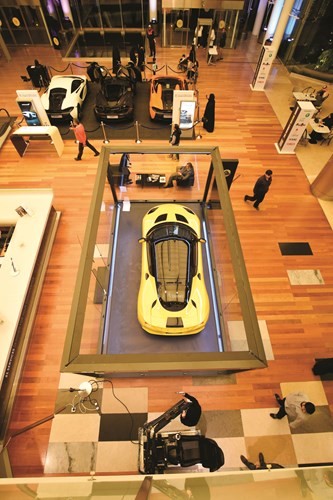 «لوتس الغانم» تعرض أيقونتها «Evora 400» في معرض الكويت للسيارات