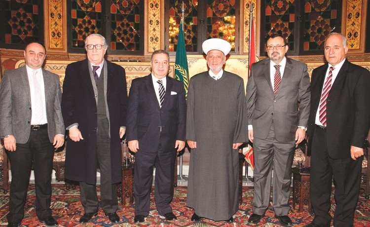 مفتي لبنان الشيخ عبد اللطيف دريان مستقبلا مجلس نقابة الصحافة اللبنانية برئاسة النقيب عوني الكعكي	(محمود الطويل)﻿