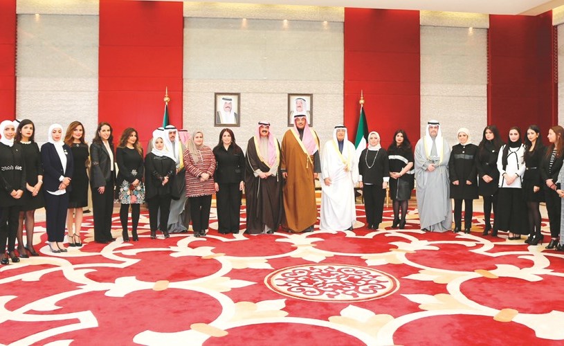 الشيخ صباح الخالد وخالد الجارالله والسفير عبدالعزيز الشارخ مع الديبلوماسيين والديبلوماسيات ﻿