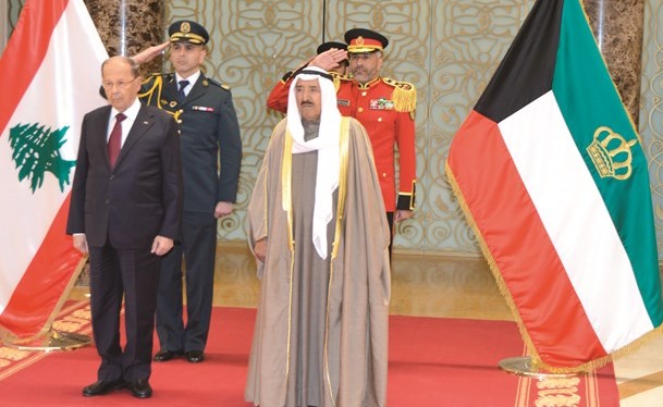 صاحب السمو الأمير الشيخ صباح الأحمد مودعا الرئيس اللبناني العماد ميشال عون لدى مغادرته الكويت﻿