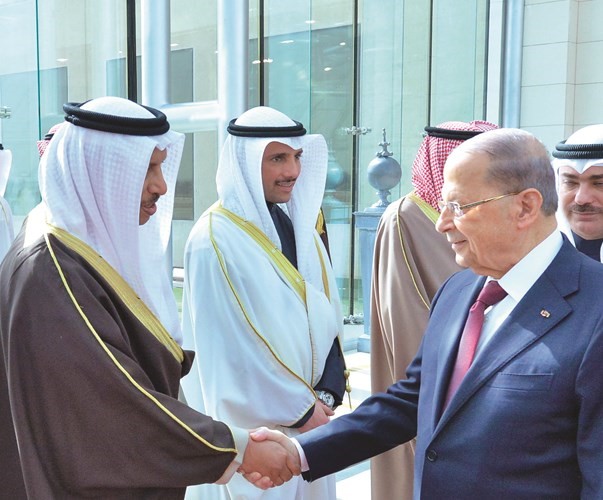 وسمو رئيس الوزراء الشيخ جابر المبارك مودعا الضيف	﻿