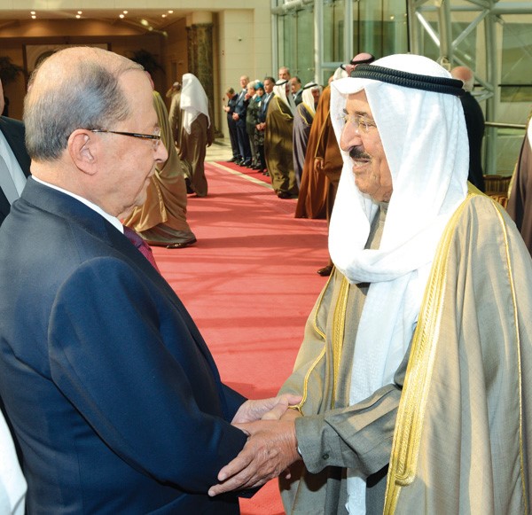 صاحب السمو الأمير الشيخ صباح الأحمد مودعا الرئيس اللبناني العماد ميشال عون لدى مغادرته أمس
