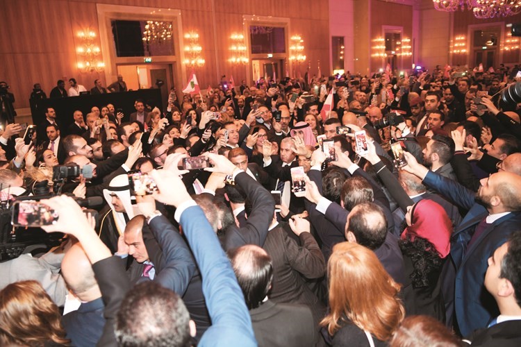 استقبال حاشد للرئيس اللبناني لحظة وصوله إلى قاعة الاحتفال﻿