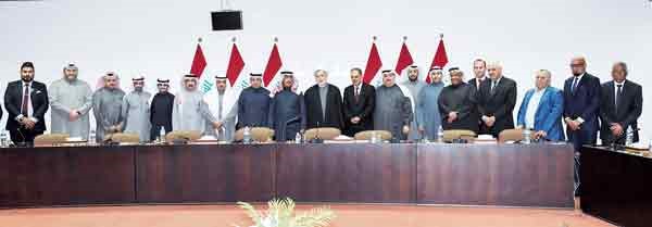 النائب الأول لرئيس البرلمان العراقي همام حمودي مستقبلا أعضاء الوفد الإعلامي الزملاء سعد العلي وعدنان الراشد وفيصل المتلقم ود.عماد بوخمسين وعبدالرحمن العليان وحسن الصايغ وإبراهيم المليفي وإبراهيم السعيدي ومحمد العجمي ووليد الهولان وفواز اسميران ومصطفى البدر وطلال المشيطي (مصطفى البدر - كونا)