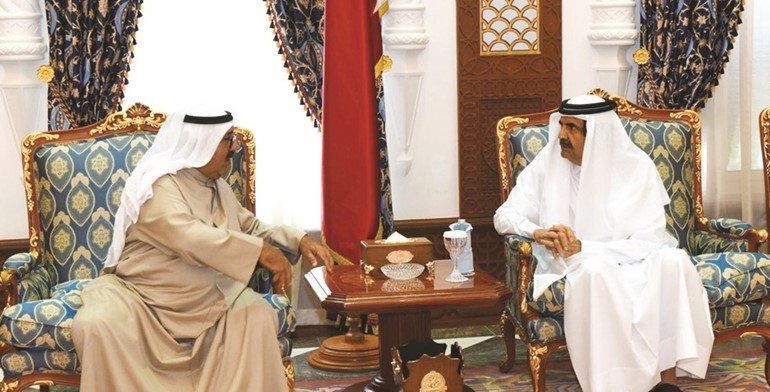 جانب من لقاء سمو الأمير الوالد الشيخ حمد بن خليفة مستقبلا الشيخ ناصر صباح الأحمد﻿