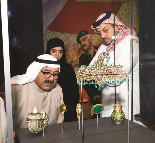 الشيخ ناصر صباح الأحمد يطلع على مقتنيات بالمتحف﻿