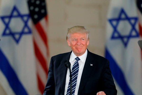 ترامب يهدد بحجب المساعدات عن الفلسطينيين ما لم يعودوا لمحادثات السلام