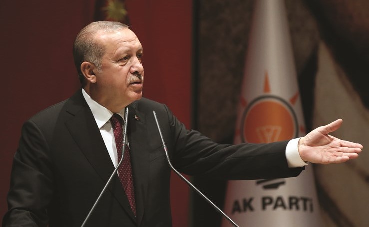 الرئيس التركي رجب طيب أردوغان مخاطبا أعضاء الحزب الحاكم في أنقرة امس	 (أ.پ)﻿