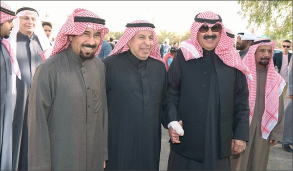 خالد الجار الله والشيخ علي الجابر والسفير السعودي د.عبدالعزيز الفايز في مزرعة عزايز (محمد هنداوي)