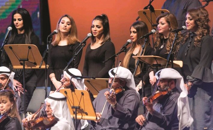 كورال وعازفو الفرقة أبدعوا في توصيل إحساس ألحان الخضر لأغاني الثمانينات﻿