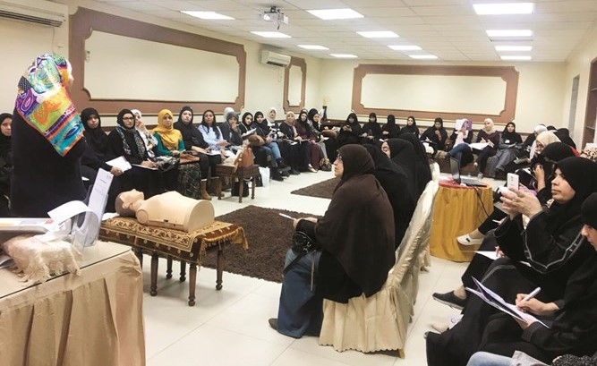 جانب من الحاضرات خلال الدورة﻿