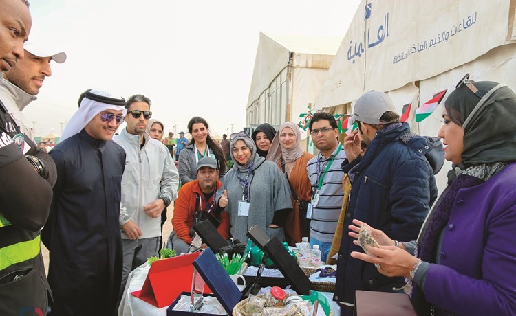 طلال الخرافي يتفقد مشاركة فريق الأيادي الخضراء البيئي﻿