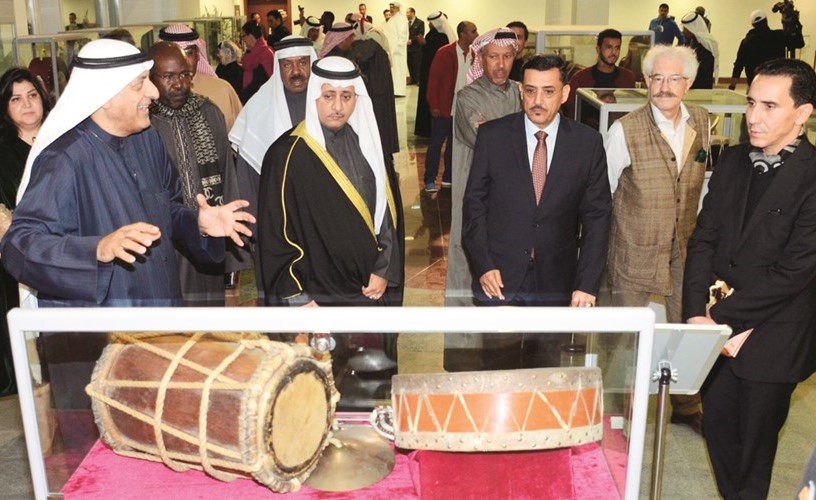 د.بدر الدويش والسفير اليمني علي بن منصور بن سفاع في المعرض﻿