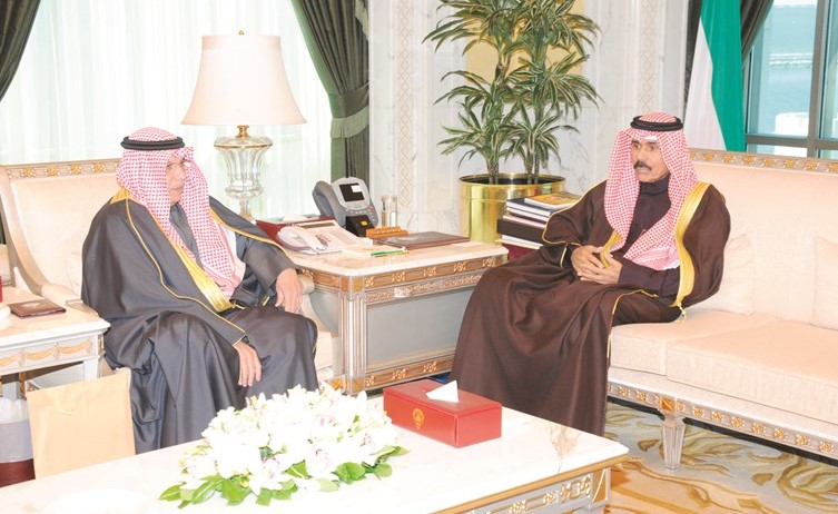سمو ولي العهد الشيخ نواف الاحمد مستقبلا الشيخ خالد الجراح ﻿
