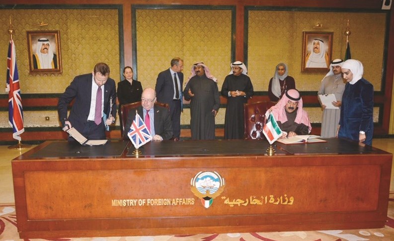 خالد الجارالله يلتقي مع وزير الدولة البريطاني لشؤون الشرق الأوسط وشمال أفريقيا أليستر بيرت	﻿