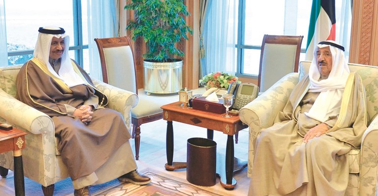 صاحب السمو الأمير الشيخ صباح الأحمد مستقبلا سمو رئيس مجلس الوزراء الشيخ جابر المبارك﻿