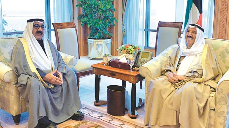 صاحب السمو الأمير الشيخ صباح الأحمد مستقبلا النائب الأول لرئيس مجلس الوزراء ووزير الدفاع الشيخ ناصر صباح الأحمد ﻿