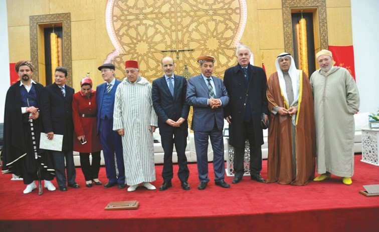 البابطين والسفير اليحيا خلال حفل التكريم﻿
