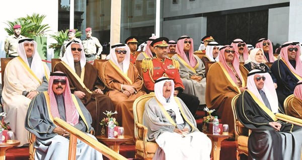  ﻿صاحب السمو الأمير الشيخ صباح الأحمد وسمو ولي العهد الشيخ نواف الأحمد ومرزوق الغانم وعدد من الشيوخ والوزراء﻿