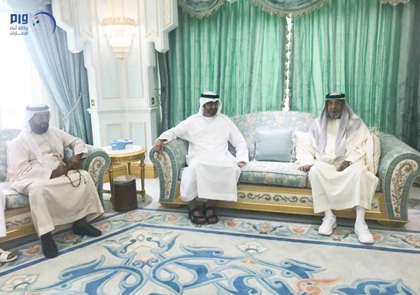 رئيس الإمارات يستقبل محمد بن زايد والمعزين بوفاة والدته الشيخة حصة بنت محمد