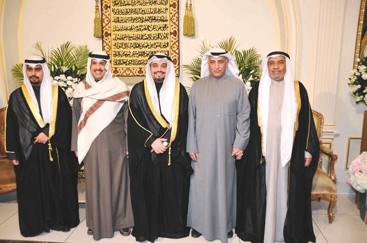 شعيب المويزري والزميل دهيران أبا الخيل يباركان﻿