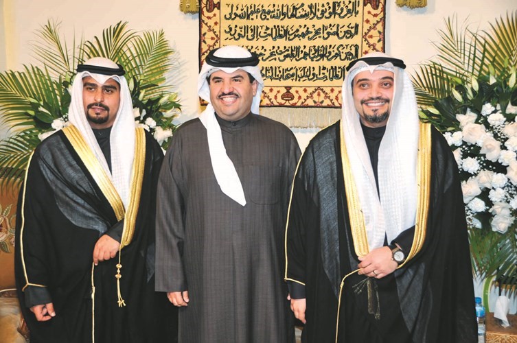 الشيخ دعيج الخليفة مهنئا﻿