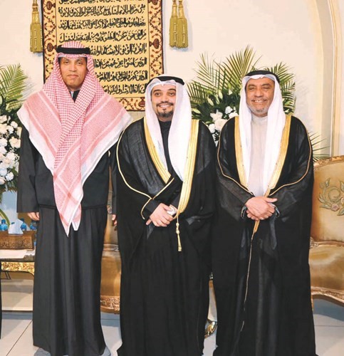 محمد بوزبر مهنئا﻿
