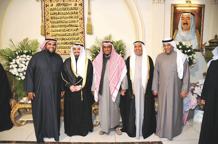 د.خالد السلطان وطلال السلطان يباركان﻿