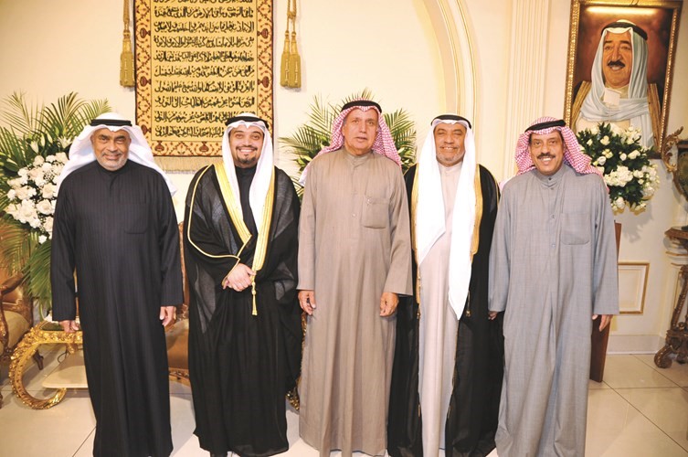 عبدالله الرومي والزميل جاسم التنيب يهنئان﻿