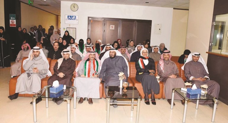 سعد الخراز وهناء الهاجري وعبدالعزيز ساري وعبدالله الحمدان يتقدمون الحضور خلال الحفل ﻿