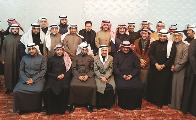خالد الروضان وأحمد الفارس وعبدالله الجوعان في لقطة مع مجموعة رواد الأعمال ﻿