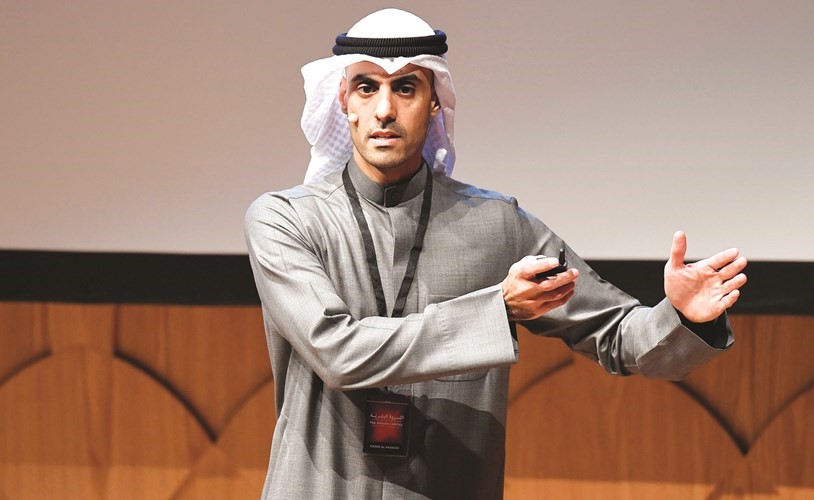 بدر ناصر الخرافي متحدثا خلال منتدى الثروة البشرية﻿